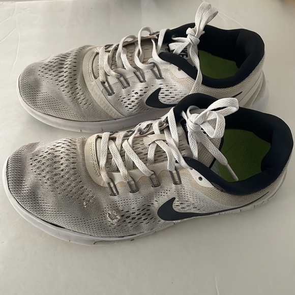 Nike - Picture 4 of 4